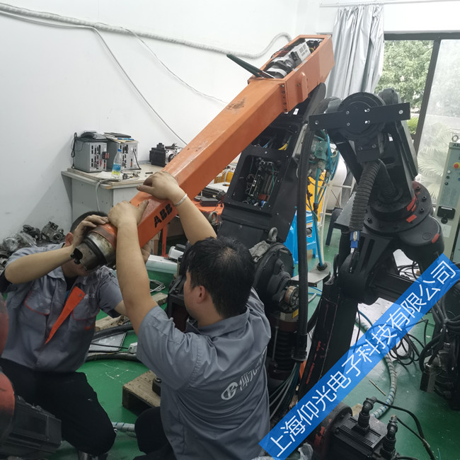工業機器人的維修保養很重要